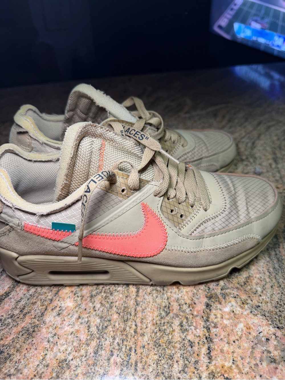 Nike off-white air max desert ore